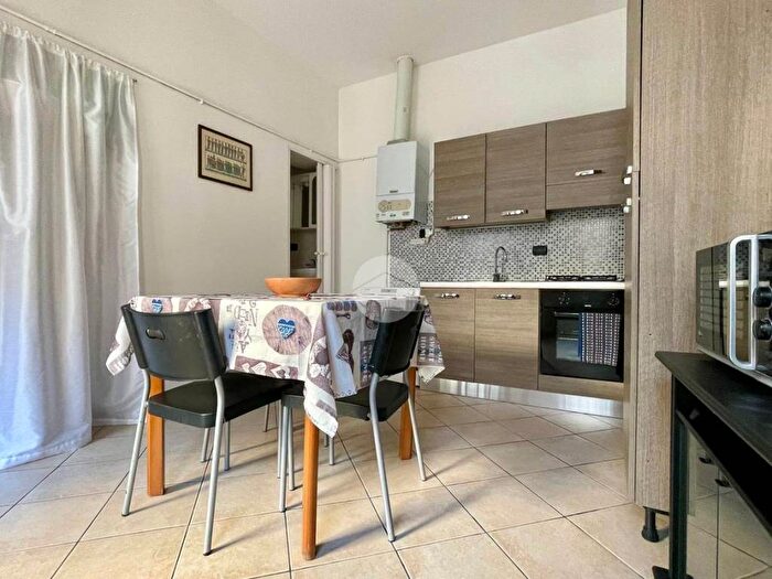 Appartamento bilocale in affitto in Via Cola Montano, Isola, Milano