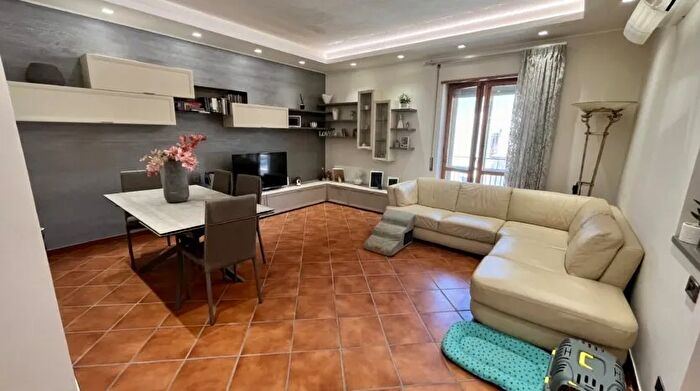 Appartamento con 6 locali in vendita in Via Casetta Ugo Fondi Centro, Fondi