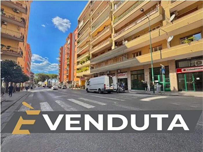 Appartamento trilocale in vendita in Via Francesco Cilea, Napoli