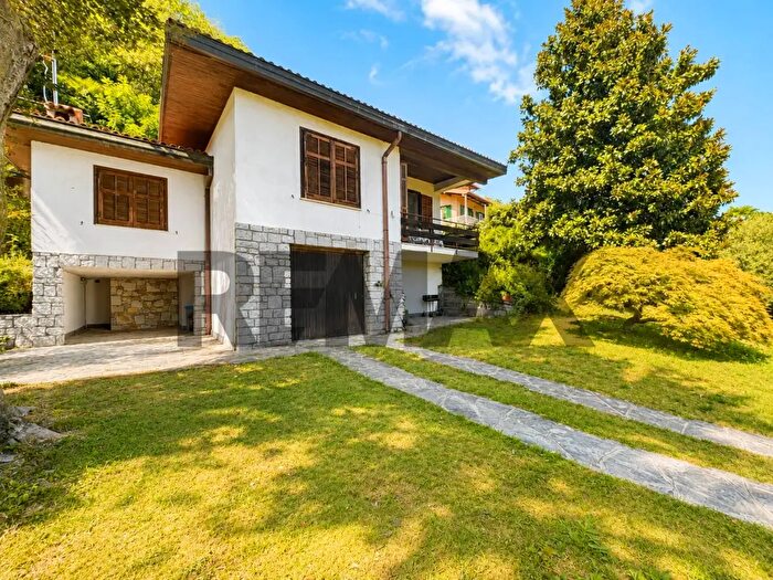 Casa quadrilocale in vendita in Via Verbano, Ghiffa