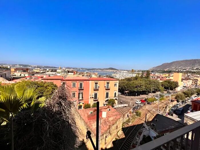 Appartamento con 5 locali in vendita in Pendio San Giuseppe, Pozzuoli