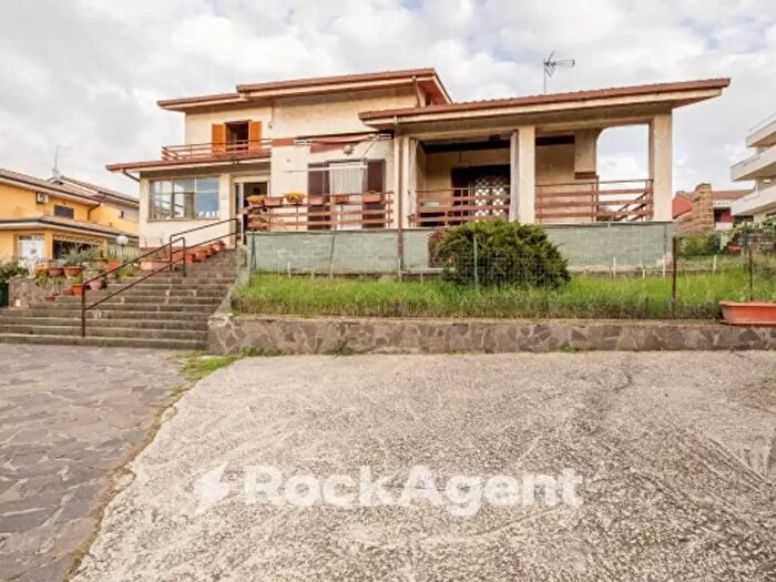 Casa con 6 locali in vendita in Via di Valle Muricana, Roma