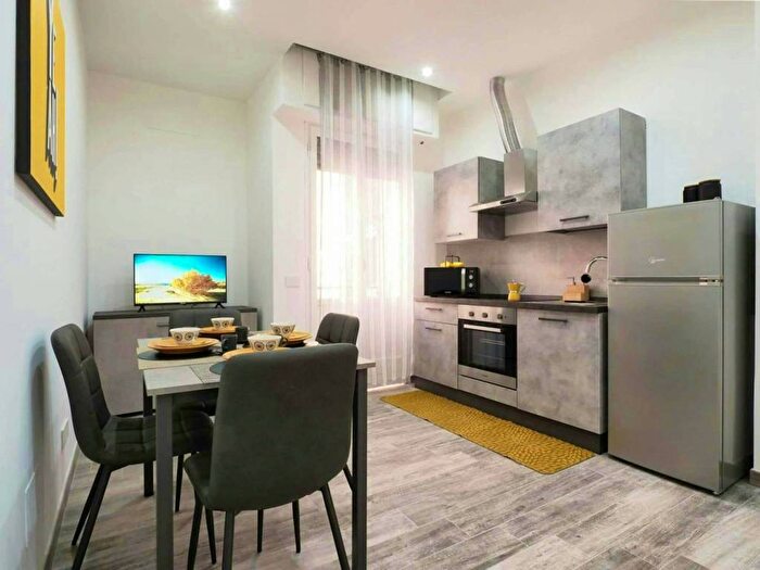 Appartamento trilocale in affitto in Via Manduria, Gratosoglio, Milano