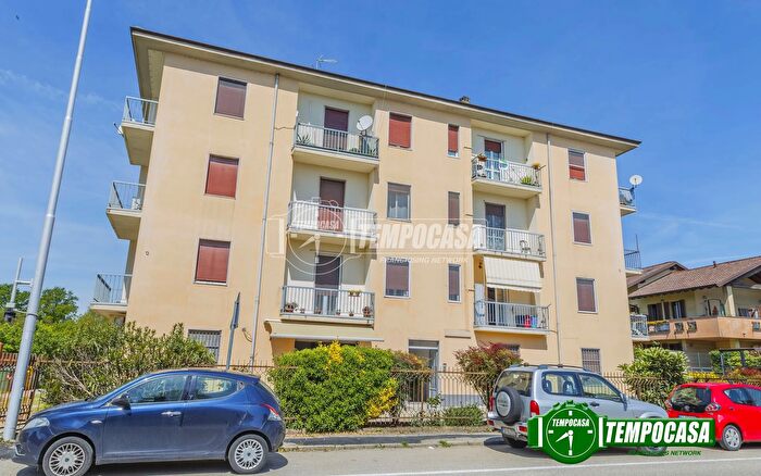 Appartamento trilocale in vendita in Via Lardirago, Pavia