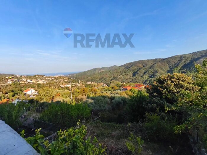 Casa quadrilocale in vendita in Vado Ligure