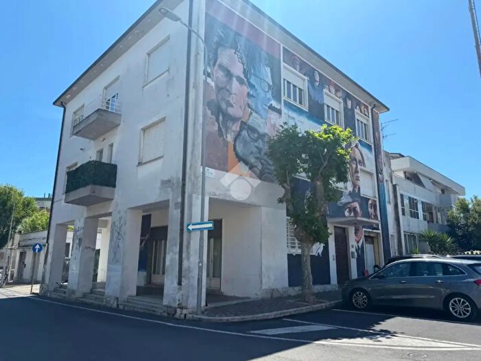 Appartamento con 6 locali in vendita in Via Regina Margherita, Alba Adriatica