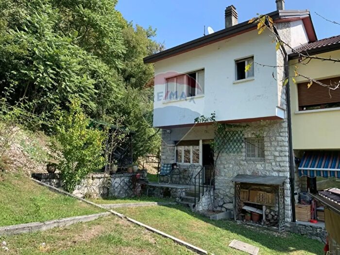 Casa con 5 locali in vendita in Via Dante Alighieri, Arsie