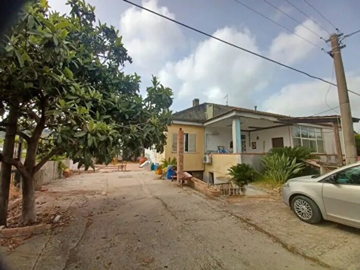 Casa quadrilocale in vendita in Via Sabatella Scigliate, Capaccio