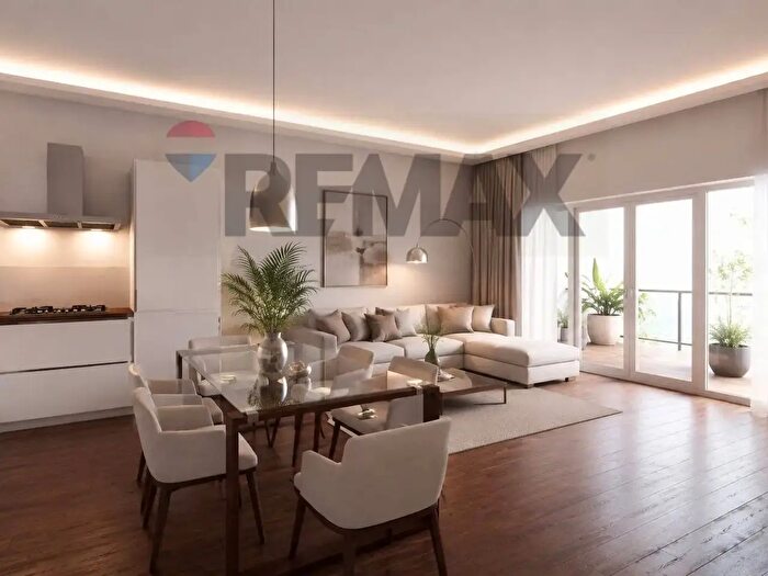 Appartamento con 8 locali in vendita in Via Parigi, Pozzallo