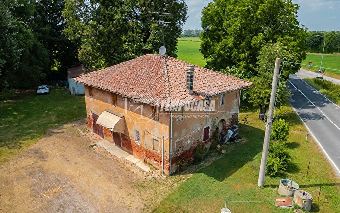 Casa con 10 locali in vendita in Via Savena Superiore, Minerbio