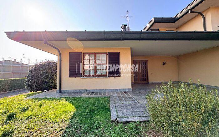 Casa con 10 locali in vendita in Via Canova B, Cucciago