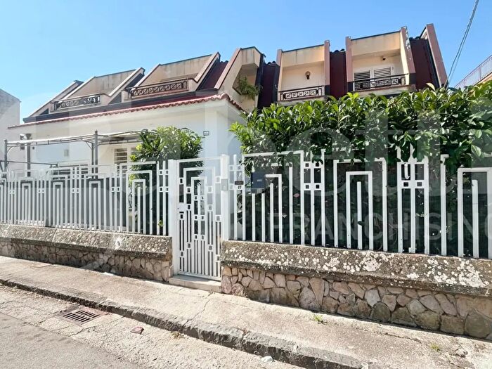 Casa con 5 locali in vendita in Via Armando Diaz, Bellona