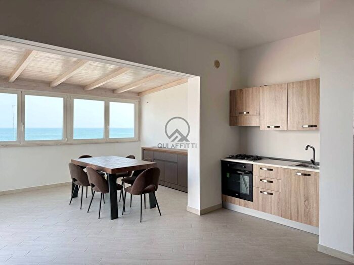 Casa trilocale in affitto in Vico Gemona, Trani
