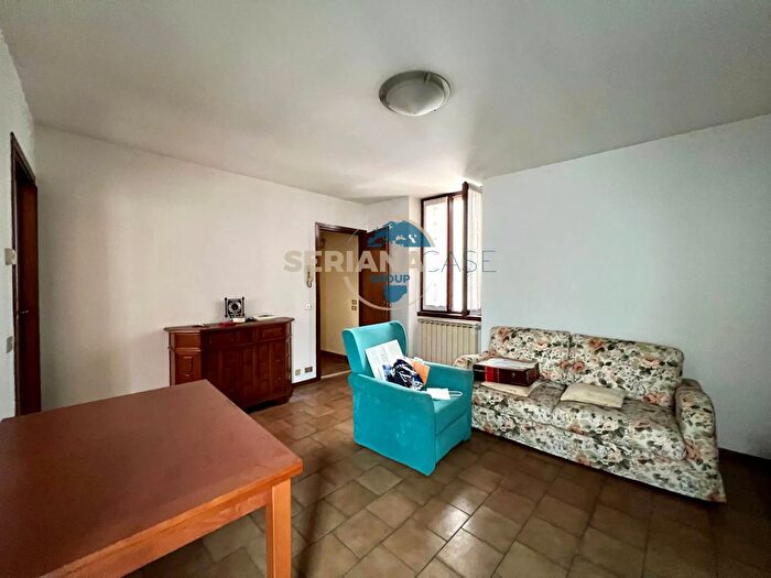 Appartamento trilocale in vendita in Via Vittorio Veneto, Pradalunga