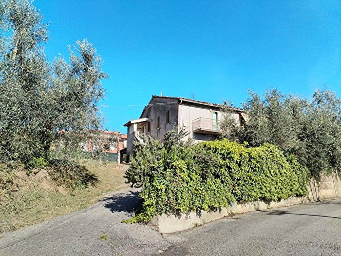 Casa con 6 locali in vendita in Via Saffo, Perugia