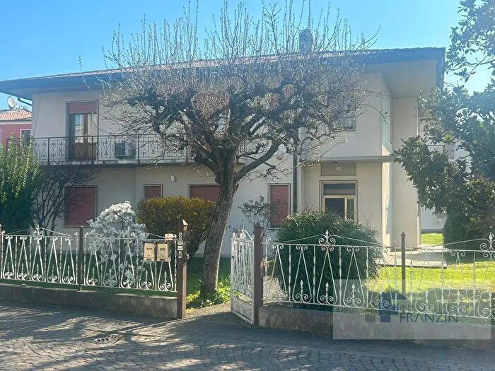 Appartamento quadrilocale in vendita in Via Losson Centro, Meolo