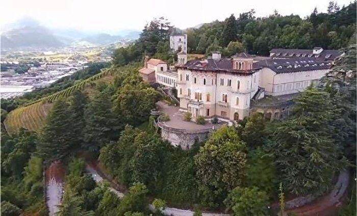 Casa con 6 locali in vendita in Trento