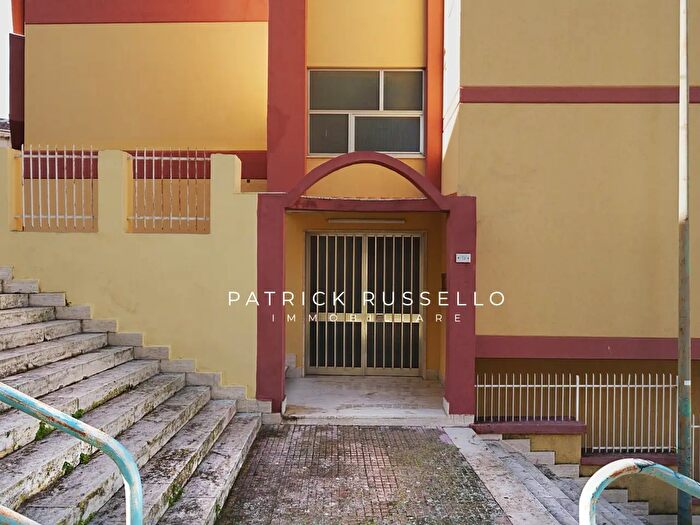 Appartamento con 7 locali in vendita in Via Tigellino, Gela