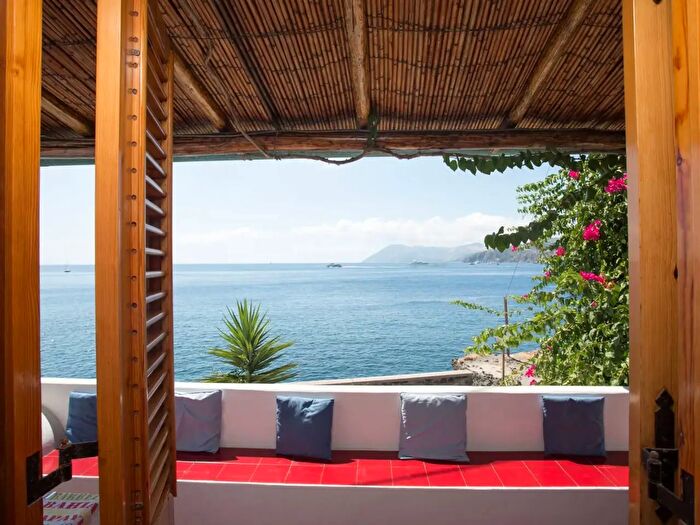 Casa con 10 locali in vendita in Via Bagnamare, Lipari