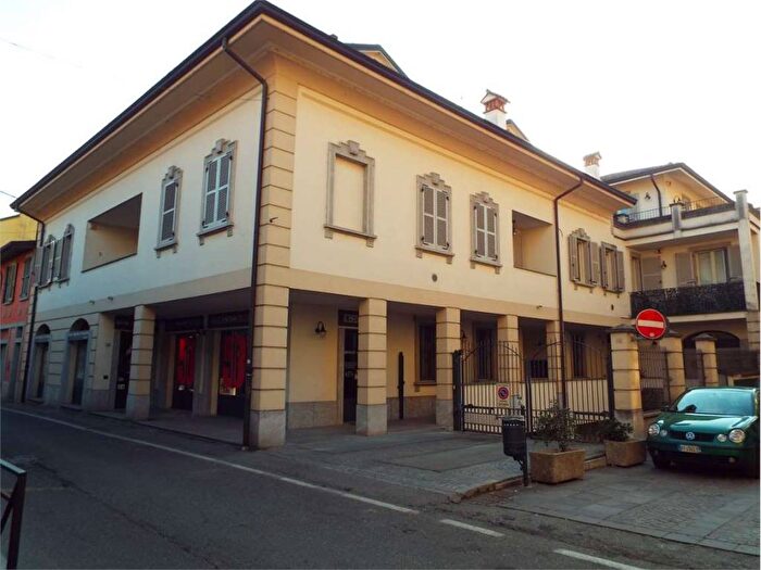 Appartamento trilocale in affitto in via castellini, Melegnano