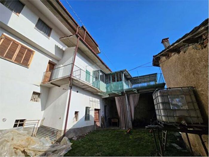 Casa con 6 locali in vendita in Via Fornaca, Perlo