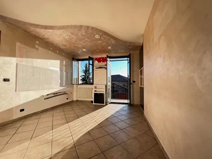 Appartamento trilocale in vendita in Strada Provinciale Santo Stefano Roero, Monta