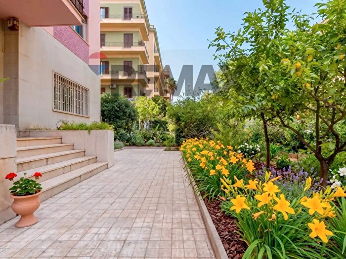 Appartamento con 6 locali in vendita in Viale Lazio, Palermo
