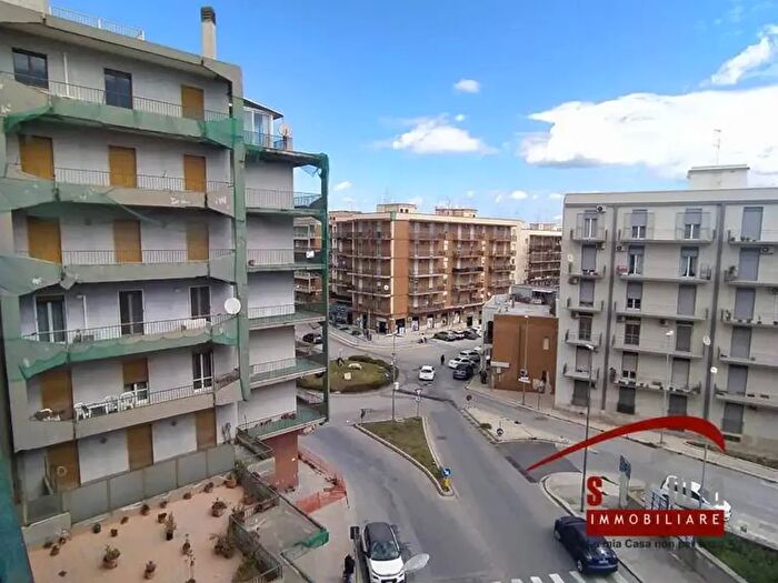 Appartamento trilocale in vendita in Via Sicilia, Siracusa