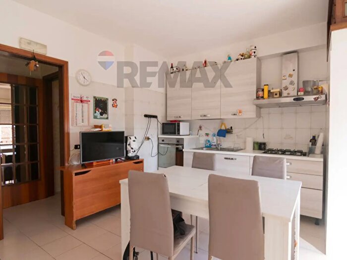 Appartamento con 5 locali in vendita in Via Santa Maria La Stella, Aci Sant'Antonio