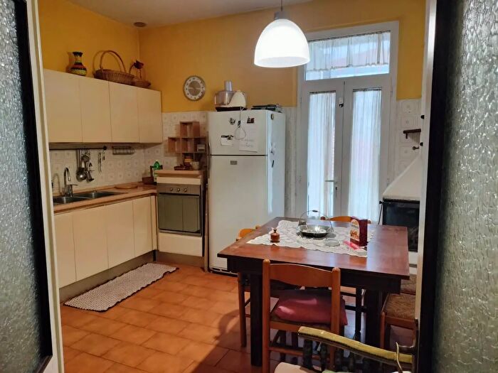Appartamento con 5 locali in vendita in Via Garosi, Massa
