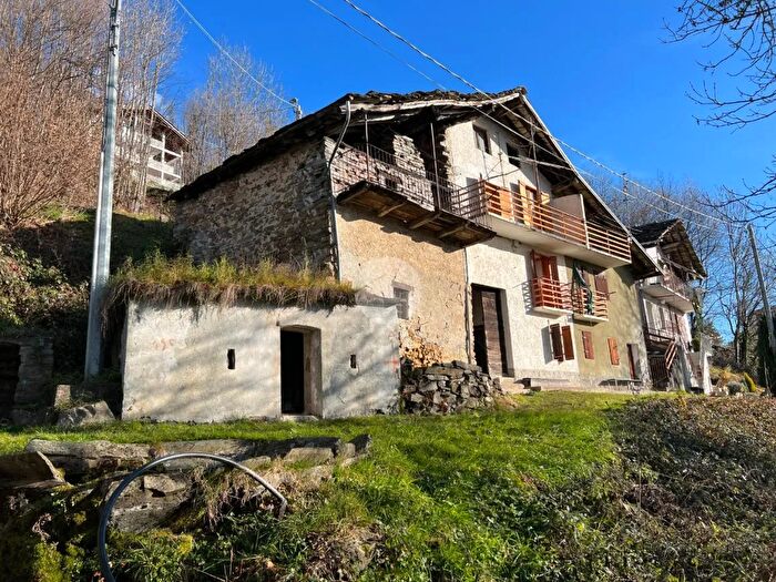 Casa con 6 locali in vendita in Via delle Valli, Monastero Di Lanzo