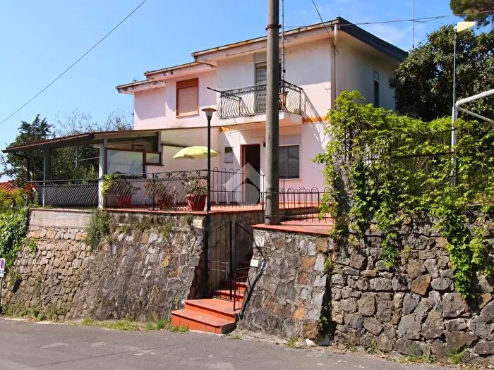 Casa con 6 locali in vendita in Via dei Giardini, Vibonati