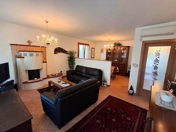 Casa con 7 locali in vendita in Martellago