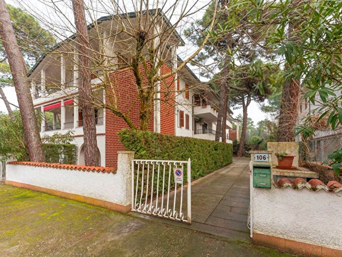 Casa trilocale in affitto in Viale Pietro Mascagni, Lido di Spina, Comacchio