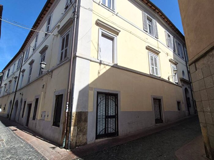 Appartamento quadrilocale in affitto in Via Vitelleschi, Centro Storico, Tarquinia