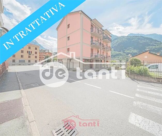 Appartamento con 5 locali in vendita in Via a Volta Chiavenna So, Chiavenna
