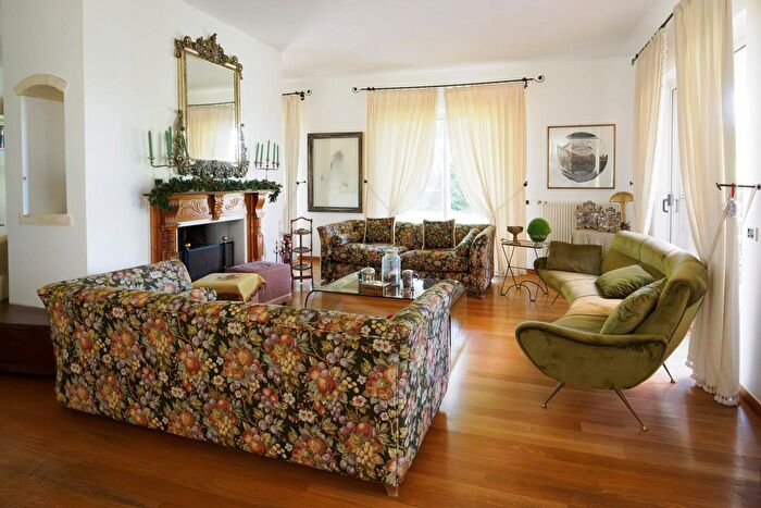 Casa con 9 locali in vendita in Viale dei Gelsomini Ex Viale degli Ulivi, Noicattaro