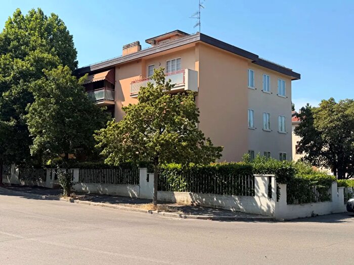 Appartamento con 5 locali in vendita in Piazza dei Poeti, Castel San Pietro Terme