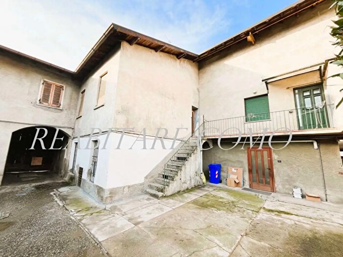 Appartamento con 7 locali in vendita in Via Varesina, Como