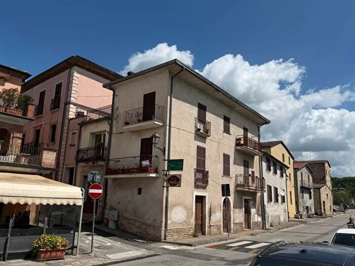Appartamento con 5 locali in vendita in Via Riviera Liri, Ceprano