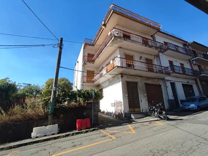 Appartamento quadrilocale in vendita in Via Tenente Scuderi Giuseppe, Zafferana Etnea