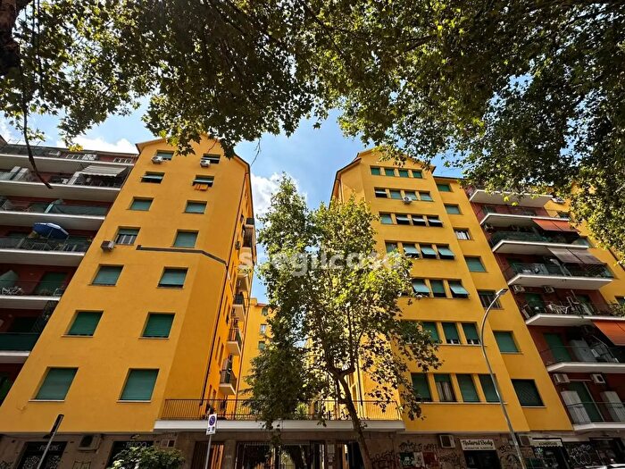 Appartamento trilocale in affitto in Via Flavio Stilicone, Roma
