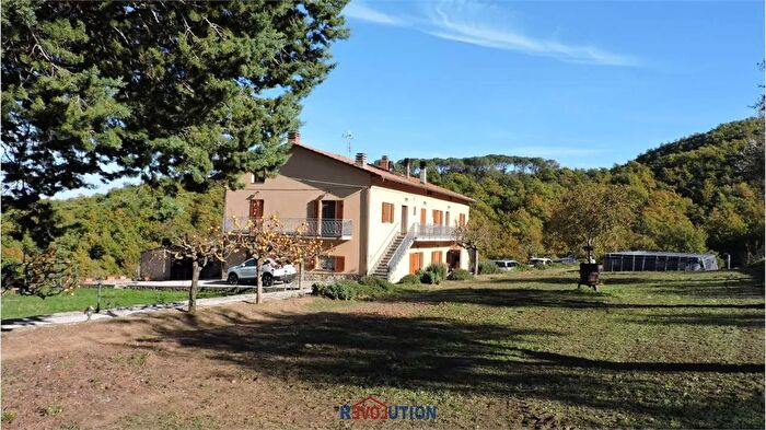 Casa con 16 locali in vendita in Vocabolo Santa Maria delle Corti Lisciano Niccone Pg Italia, Lisciano Niccone