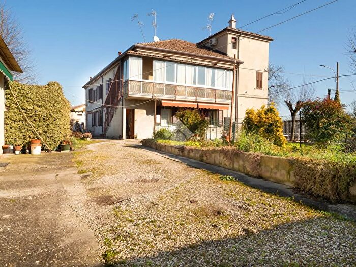 Appartamento trilocale in vendita in Via Gallini, Bondeno