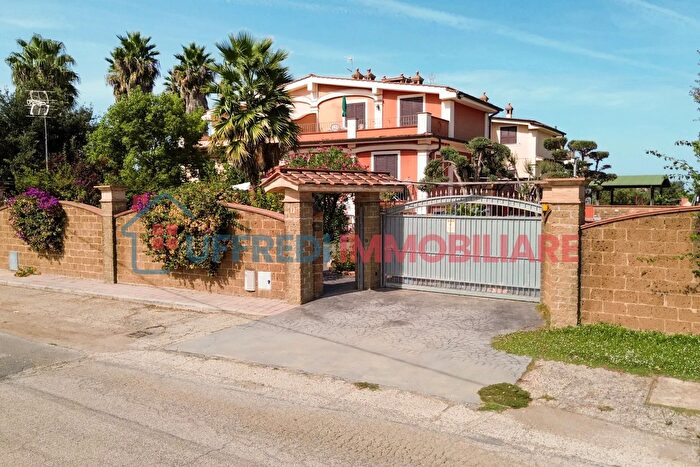 Casa con 10 locali in vendita in Via dei Cacciatori, Ladispoli