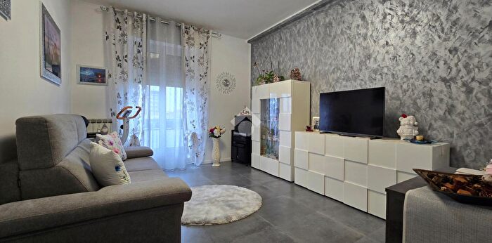 Appartamento trilocale in vendita in Via Umbria, Cinisello Balsamo