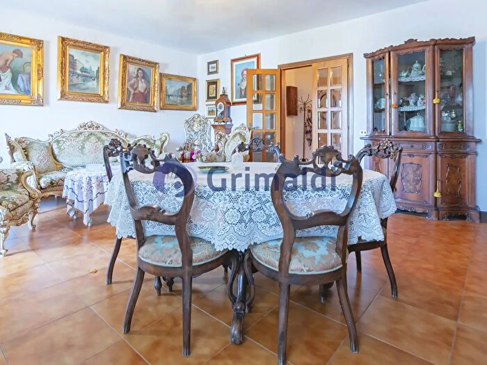 Appartamento con 6 locali in vendita in Piazzale Milano, Lecce