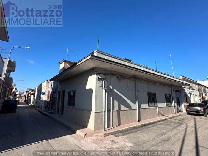 Appartamento quadrilocale in vendita in Via Michele Lombardi, Torricella