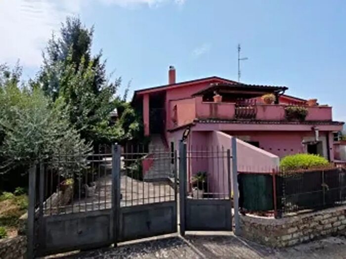 Casa trilocale in vendita in Via Colle Scossite, Zagarolo