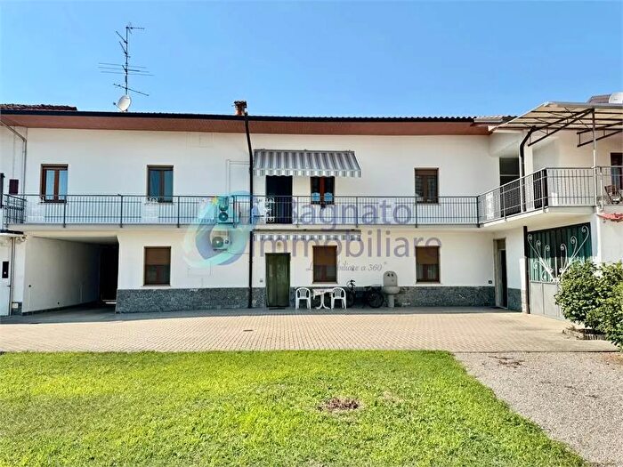Casa con 6 locali in vendita in Caltignaga Sologno, Caltignaga